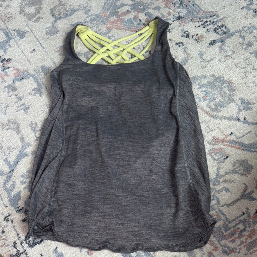 Lululemon tank top with sports bra size 4